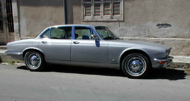  Jaguar Classic 1jpg 21561 bytes Click on pictures above and below to 