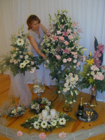 Finishing touches to Cyprus wedding flowers